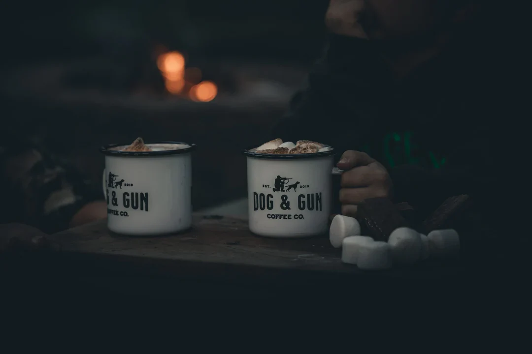 Dog and Gun Enamel Mug - Image 4